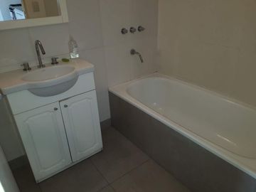 MONOAMBIENTE EN ALQUILER -TIGRE, C/COCHERA