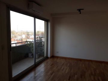 MONOAMBIENTE EN ALQUILER -TIGRE, C/COCHERA