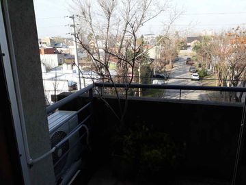 MONOAMBIENTE EN ALQUILER -TIGRE, C/COCHERA
