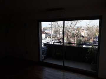 MONOAMBIENTE EN ALQUILER -TIGRE, C/COCHERA