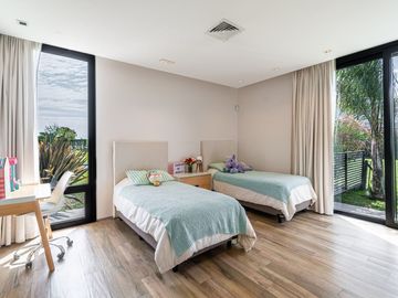 Venta casa 7 amb al lago pileta permuta Terralagos