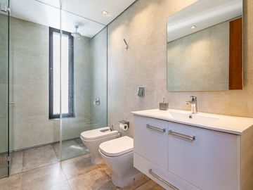 Venta casa 7 amb al lago pileta permuta Terralagos
