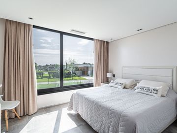 Venta casa 7 amb al lago pileta permuta Terralagos