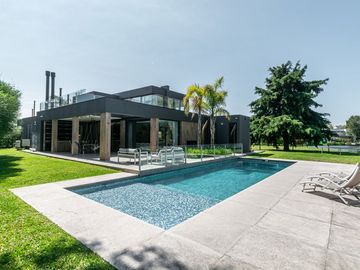 Venta casa 7 amb al lago pileta permuta Terralagos