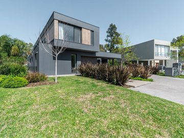 Venta casa 7 amb al lago pileta permuta Terralagos