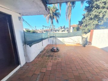 VENTA CASA MULTIFAMILIAR BECCAR PERMUTA