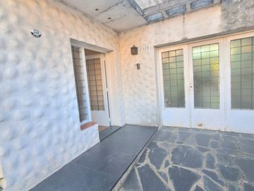 VENTA CASA MULTIFAMILIAR BECCAR PERMUTA