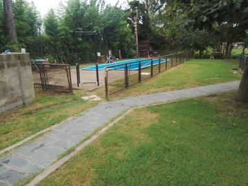 VENTA CASA ESTILO CABAÑA ZONA COMERCIAL PILAR