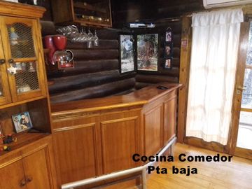 VENTA CASA ESTILO CABAÑA ZONA COMERCIAL PILAR