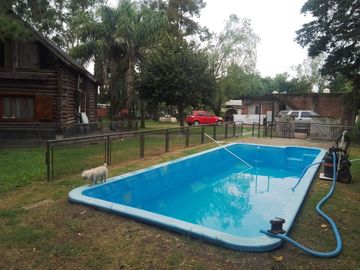 VENTA CASA ESTILO CABAÑA ZONA COMERCIAL PILAR