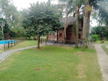 VENTA CASA ESTILO CABAÑA ZONA COMERCIAL PILAR