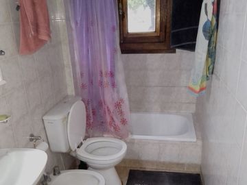 VENTA CASA ESTILO CABAÑA ZONA COMERCIAL PILAR