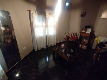 Hermosa casa esquina en venta, Godoy Cruz
