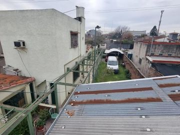 Casa en venta - 4 Dormitorios 3 Baños - Cocheras - 251Mts2 - Loma Hermosa