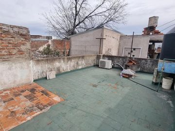 Casa en venta - 4 Dormitorios 3 Baños - Cocheras - 251Mts2 - Loma Hermosa