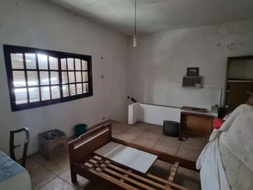 Casa en venta - 4 Dormitorios 3 Baños - Cocheras - 251Mts2 - Loma Hermosa