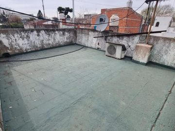 Casa en venta - 4 Dormitorios 3 Baños - Cocheras - 251Mts2 - Loma Hermosa