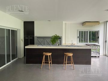Casa en Campos De Echeverria venta con Renta