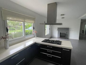 Casa en Campos De Echeverria venta con Renta