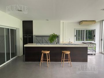Casa en Campos De Echeverria venta con Renta