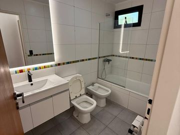 Excelente departamento 3 amb con cochera en Las Cavas, Canning