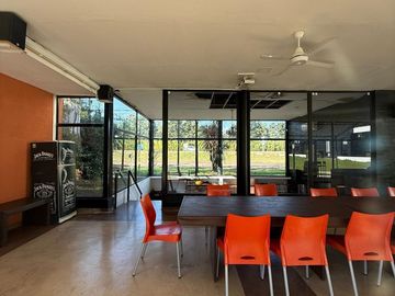 Excelente departamento 3 amb con cochera en Las Cavas, Canning