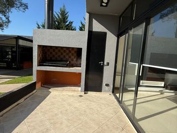 Excelente departamento 3 amb con cochera en Las Cavas, Canning