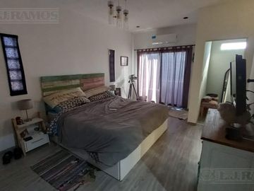 VENTA CON RENTA Casa 3 dormitorios en  Área 1 SAN SEBASTIAN MB
