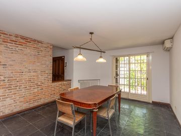 Casa en venta en Martinez de Libertador al Rio, de excelente calidad.