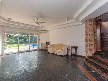 Casa en venta en Martinez de Libertador al Rio, de excelente calidad.