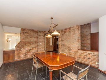 Casa en venta en Martinez de Libertador al Rio, de excelente calidad.