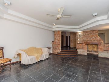 Casa en venta en Martinez de Libertador al Rio, de excelente calidad.