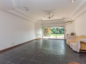 Casa en venta en Martinez de Libertador al Rio, de excelente calidad.