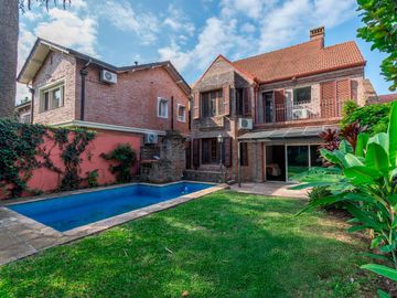 Casa en venta en Martinez de Libertador al Rio, de excelente calidad.