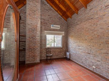 Casa en venta en Martinez de Libertador al Rio, de excelente calidad.