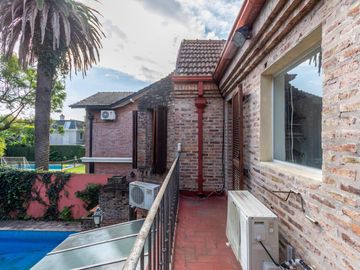 Casa en venta en Martinez de Libertador al Rio, de excelente calidad.
