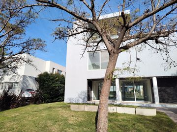 Venta, Casa, Nordelta, Barrio Los Lagos, Amplia, Piscina, Playroom, Financiación