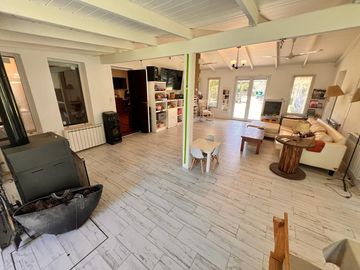 Casa en Chacras Los Raigales sobre 5.000 m2 parque