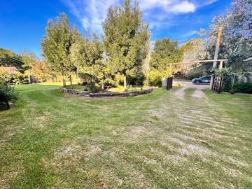Casa en Chacras Los Raigales sobre 5.000 m2 parque