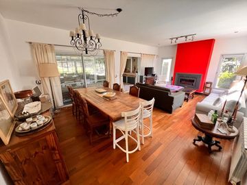 Casa en Chacras Los Raigales sobre 5.000 m2 parque