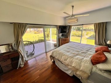 Casa en Chacras Los Raigales sobre 5.000 m2 parque