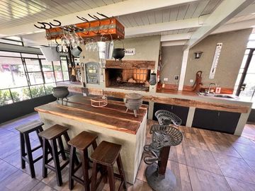 Casa en Chacras Los Raigales sobre 5.000 m2 parque