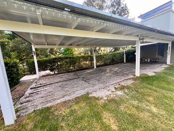 Casa en Chacras Los Raigales sobre 5.000 m2 parque
