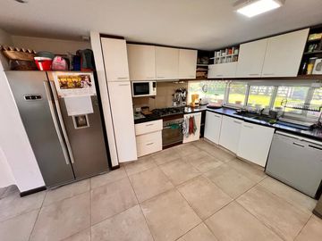 Casa en Chacras Los Raigales sobre 5.000 m2 parque