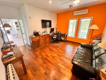 Casa en Chacras Los Raigales sobre 5.000 m2 parque