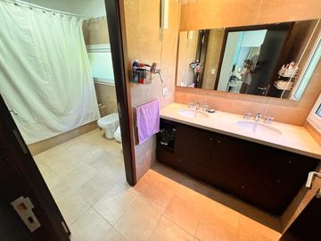 Casa en Chacras Los Raigales sobre 5.000 m2 parque