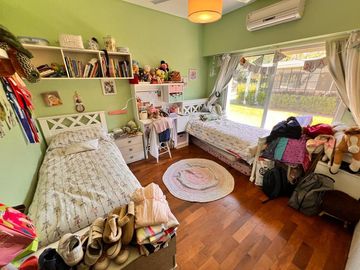 Casa en Chacras Los Raigales sobre 5.000 m2 parque