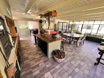 Casa en Chacras Los Raigales sobre 5.000 m2 parque
