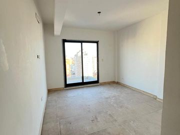 Venta Tres Ambientes 110M2, Cochera y Baulera, Lanús.