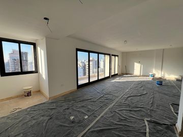 Venta Tres Ambientes 110M2, Cochera y Baulera, Lanús.